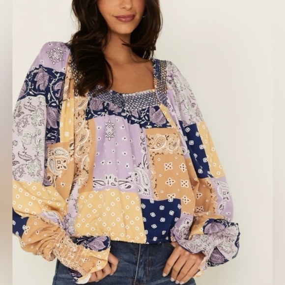 Wrangler Tops - Wrangler Retro Bandana Patchwork
Print Long Sleeve Women's Crop Top
Size Large